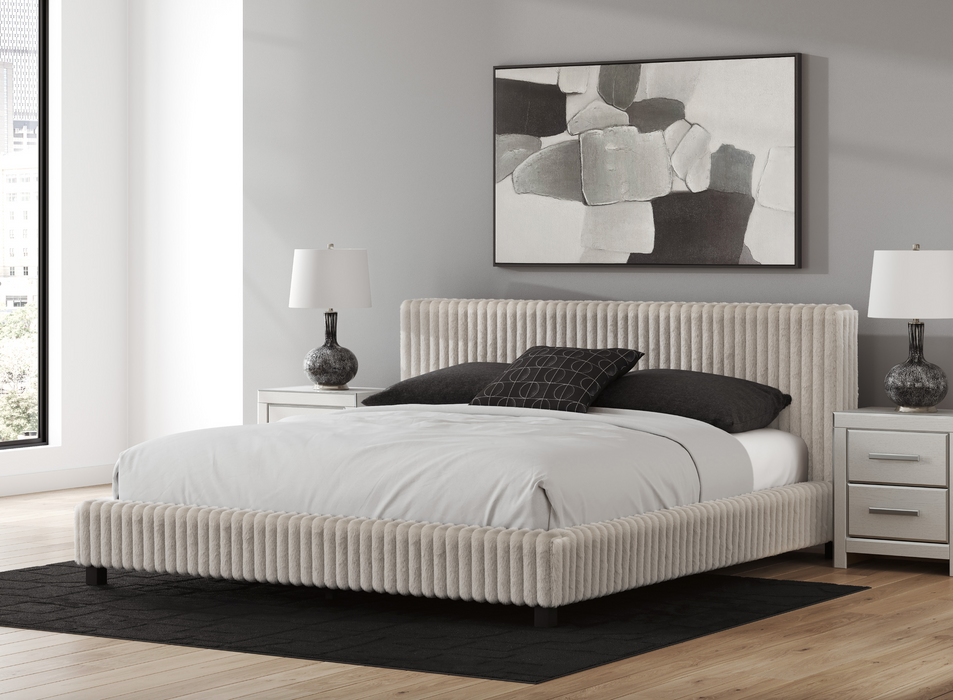 CLEARANCE Zuraleus Queen Bed