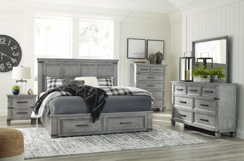 CLEARANCE- Queen Russelyn Storage Bed