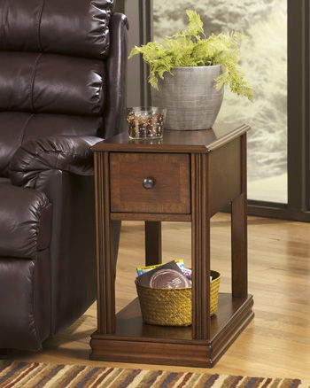 Breegin - Brown - Chair Side End Table - Removable Tray Cleveland Home Outlet (OH) - Furniture Store in Middleburg Heights Serving Cleveland, Strongsville, and Online